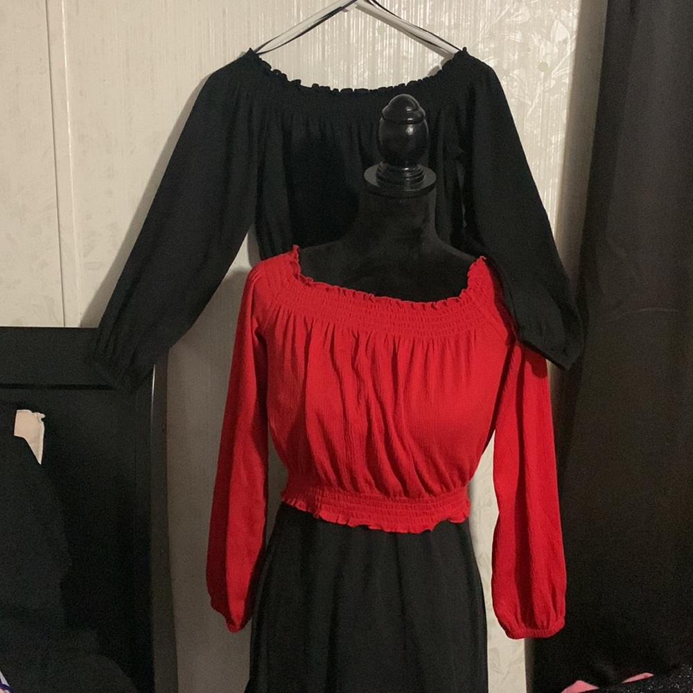 🥰Divided by H&M Black and Red Cropped Square-Necked Peasant Top Bundle